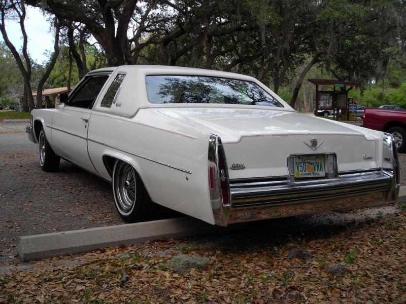 Cadillac Coupe DeVille 74' Bia?y